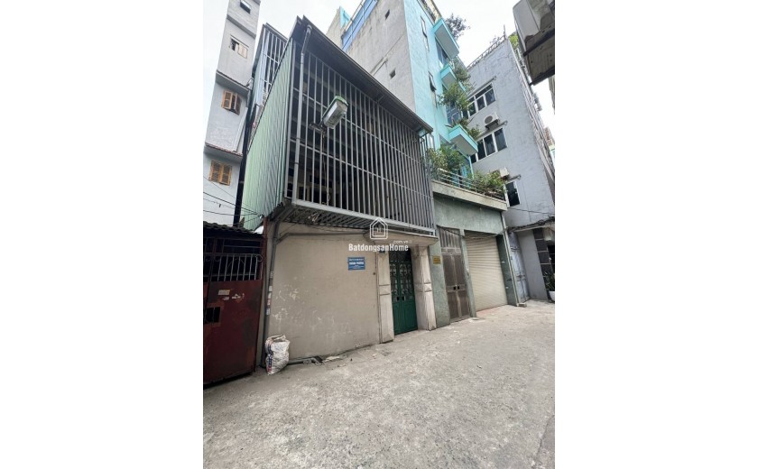 Bán nhà Giáp Bát giá 11.5 tỷ, diện tích 53m2, 3 tầng, mặt tiễn 4.5m